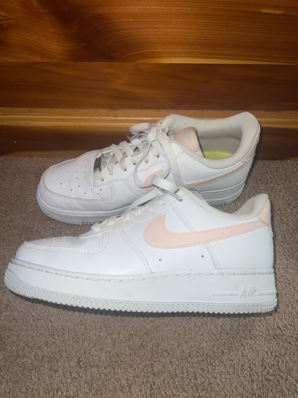 Nike Low-Top Sneaker in White with Pink Accent